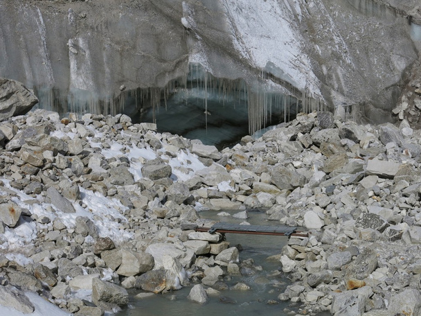 Puerta glaciar con icycles
 - Foto, imagen