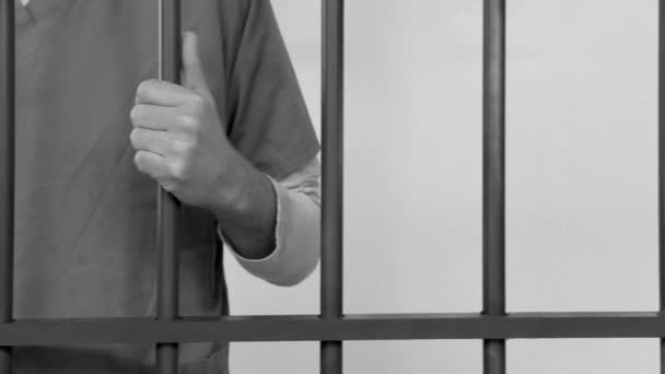 więzień za kratkami - Materiał filmowy, wideo