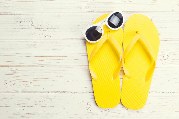 Yellow flip flops and sunglasses - Foto, Imagen