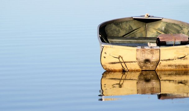 O barco de pesca vazio
 - Foto, Imagem