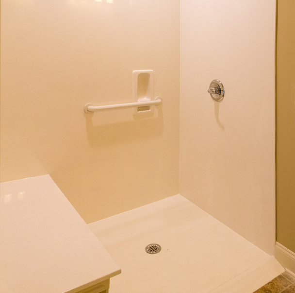 Новий мармуровий душ
 - Фото, зображення