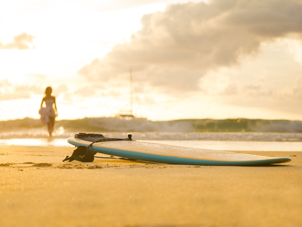 Surfboard on the beach at sunset - Фото, зображення