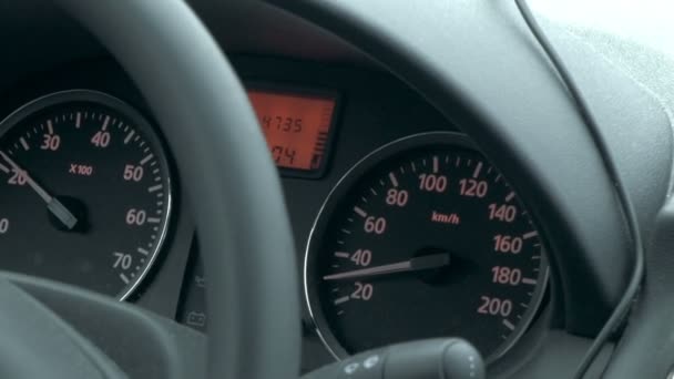 Podróżowanie samochodem przy niskiej prędkości - Materiał filmowy, wideo