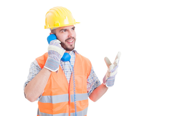 Εργάτης οικοδομών ή μηχανικός που μιλάτε στο τηλέφωνο - Φωτογραφία, εικόνα