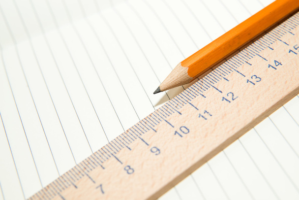 Notesy, ołówek i drewnianą linijkę na starej tkanki - Zdjęcie, obraz