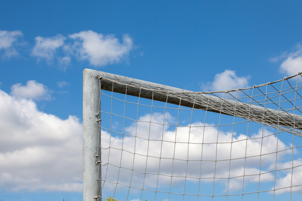yksityiskohtaisesti jalkapallo (jalkapallo) tavoite? nd kaunis sininen taivas
 - Valokuva, kuva