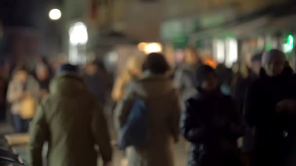Ihmiset liikenne illalla kadulla
 - Materiaali, video