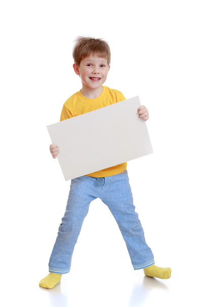 Cheerful little boy in a yellow t-shirt and jeans - Foto, imagen