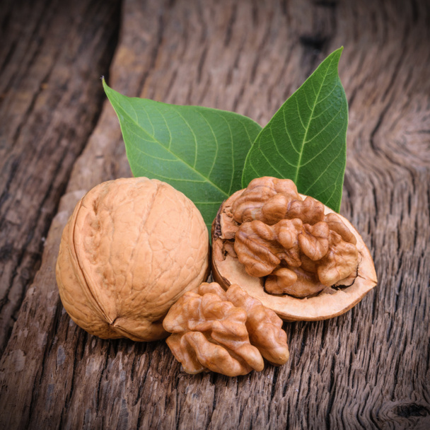 Dried walnuts with leaves - Zdjęcie, obraz
