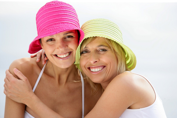 Portrait of two women at the beach - Foto, afbeelding