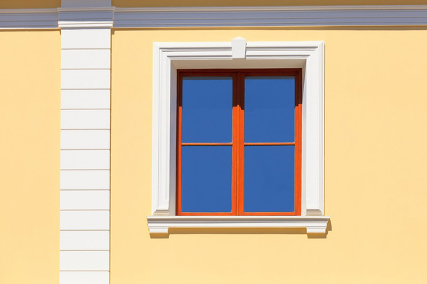 Dışardan evin penceresinin görünümü - Fotoğraf, Görsel
