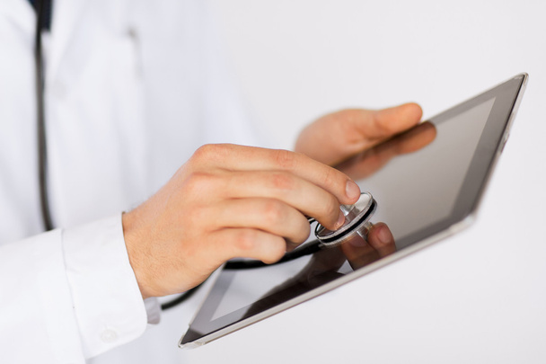 doctor with stethoscope and tablet pc - Zdjęcie, obraz