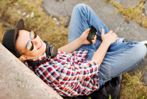 girl with headphones and smartphone - Fotografie, Obrázek