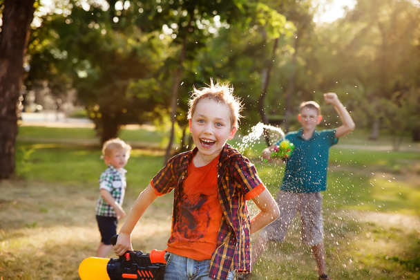 happy little boys playing with water guns - Фото, зображення