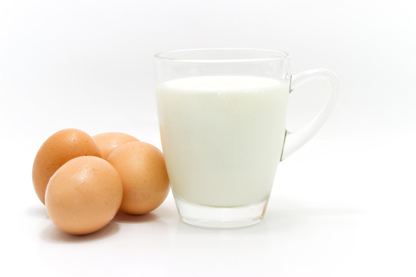 新鮮な牛乳と卵 - 写真・画像