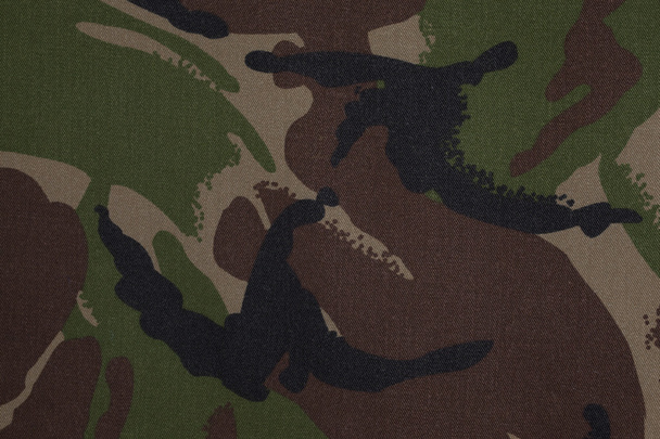 Nas tkaniny wojskowych kamuflaż w lesie  - Zdjęcie, obraz