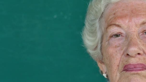14 fehér idős emberek portré depressziós Senior nő arckifejezés - Felvétel, videó