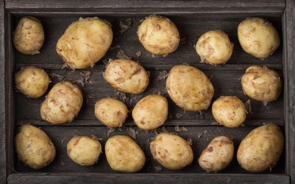 rohe neue Kartoffeln - Foto, Bild