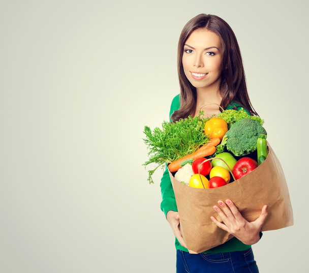 Donna con sacchetto di cibo vegetariano
 - Foto, immagini