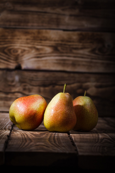Pears on a wooden background - Fotografie, Obrázek