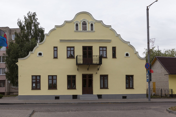Piyasada bulunan bir evdir. Shults. Belarus. - Fotoğraf, Görsel