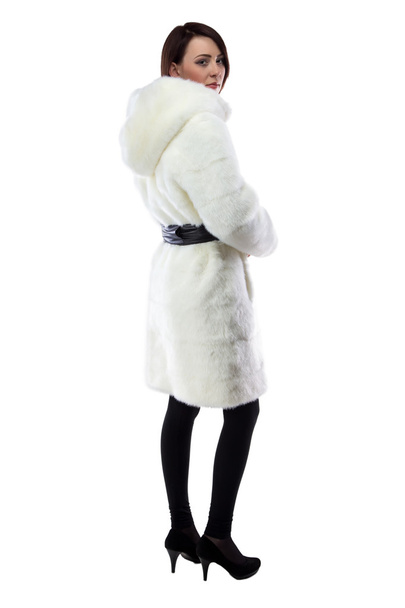 フード付きの白い毛皮のコートの女性の写真 - 写真・画像