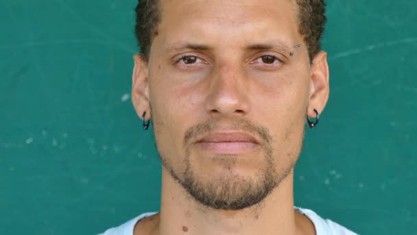 59 Hispanic mensen portret Young depressief Man gezicht expressie - Video