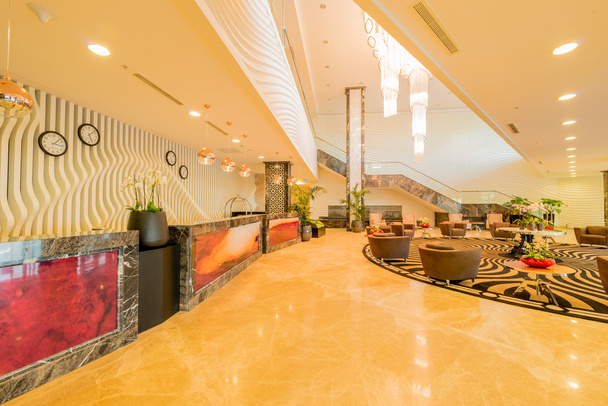 lobby del hotel con diseño moderno
 - Foto, Imagen
