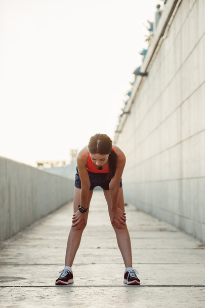 Young caucasian woman taking breath after jogging - Fotografie, Obrázek