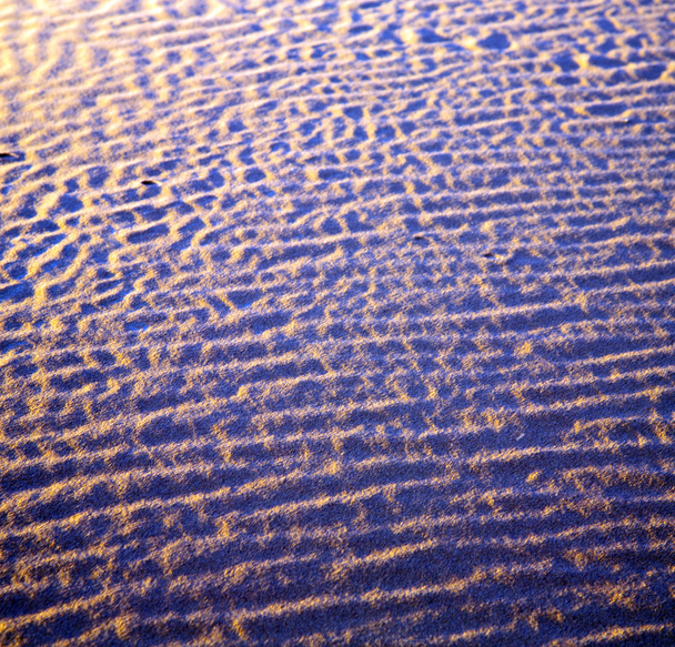 Африка коричневая песчаная дюна в пустыне Сахара Марокко
 - Фото, изображение