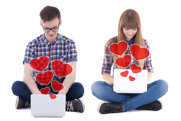 conceito de namoro on-line - adolescente menino e menina sentada com comput - Foto, Imagem