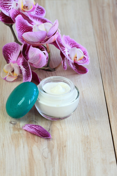 Face and body cream with orchid - Фото, зображення