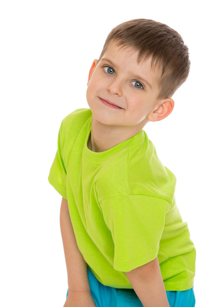 Portrait of little boy in green t-shirt, close-up - Foto, imagen