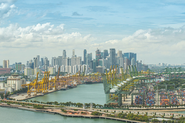 A légi felvétel a hajózás kikötő központi üzleti Dis, Szingapúr - Fotó, kép