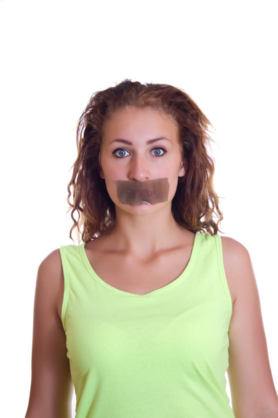 Mädchen mit Klebeband versiegelte ihren Mund - Foto, Bild