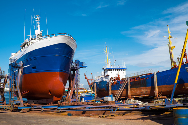 Vonóhálós halászhajók: a száraz dokk - Fotó, kép