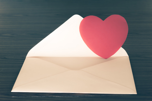 red heart with pink envelope - Fotoğraf, Görsel