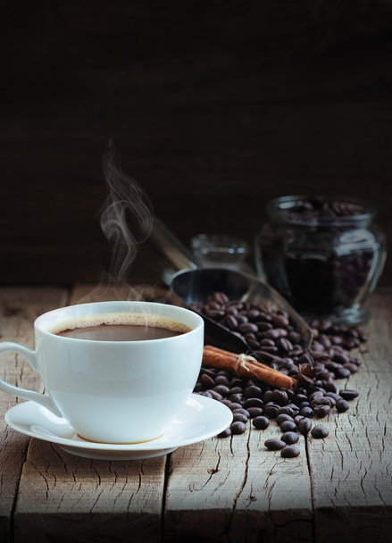 hot coffee and beans on wood background - Zdjęcie, obraz