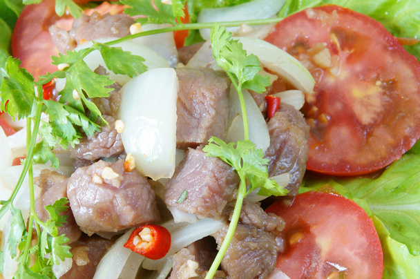 Comida vietnamita, bo luc lac, carne de bovino
 - Foto, Imagem