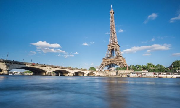 το Άιφελ πύργος και Σηκουάνα ποταμού στο Παρίσι, Γαλλία - Φωτογραφία, εικόνα