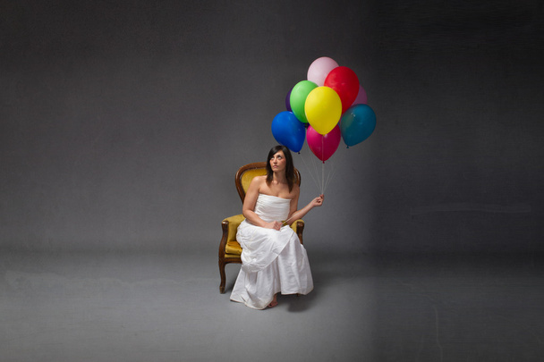 Bride holding balloons - Foto, afbeelding