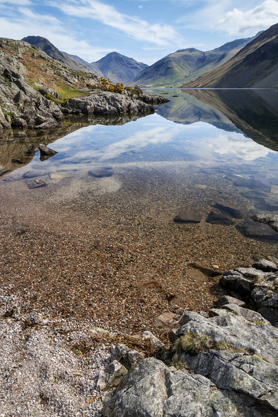 Stunning landscape of Wast Water and Lake District Peaks on Summ - Photo, Image