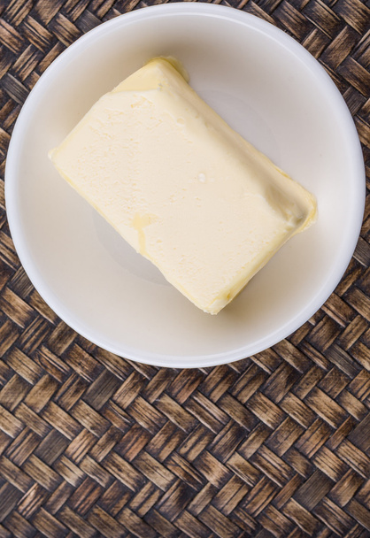 Un tazón de mantequilla
 - Foto, Imagen