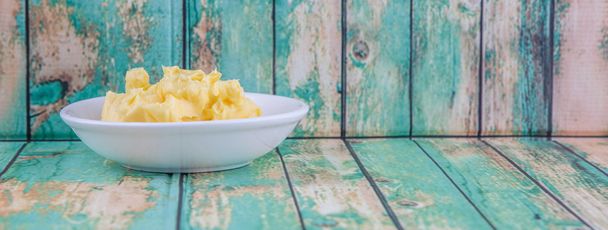Un tazón de Margarina
 - Foto, Imagen
