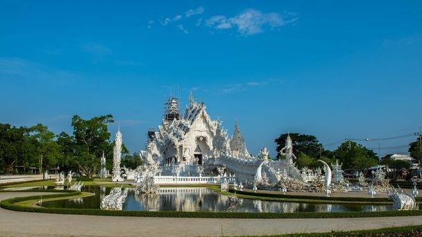 Templo branco em Chiang Rai
 - Foto, Imagem