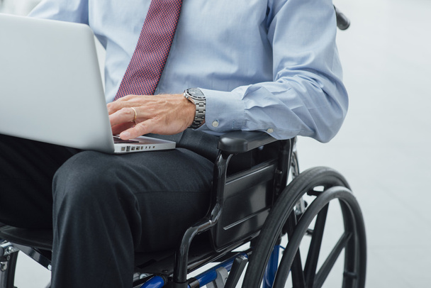 Businessman in wheelchair - Foto, immagini