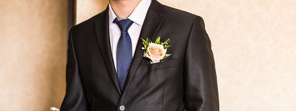 férfi öltöny, boutonniere - Fotó, kép
