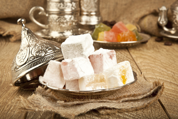 Traditionele verrukking Turkse zoete suikergoed Ramadan (ramazan) voedsel - Foto, afbeelding