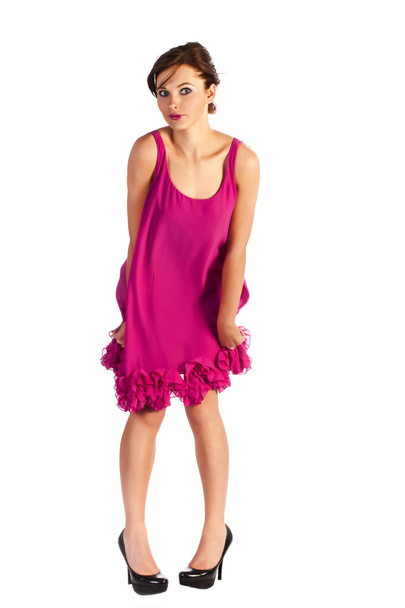 Νέους και σέξι γυναίκα μοντέλο ποζάρουν ροζ φόρεμα - Φωτογραφία, εικόνα