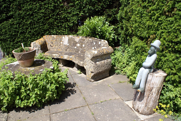 Herstmonceuxin linnan puutarha Herstmonceuxissa, Itä-Sussexissa, Englannissa, Euroopassa
 - Valokuva, kuva